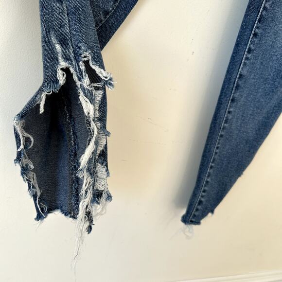 We the Free People Jeans Size 24 Sabrina Super Skinny Distressed Raw Hem Denim - Picture 5 of 7